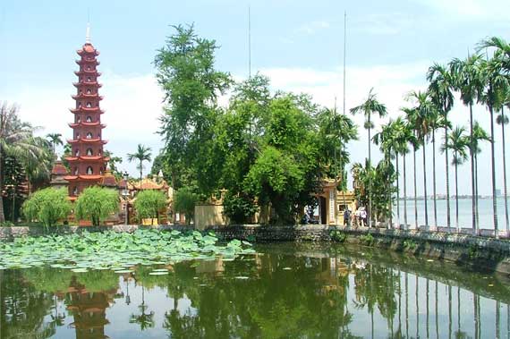 tran quoc pagoda from afar